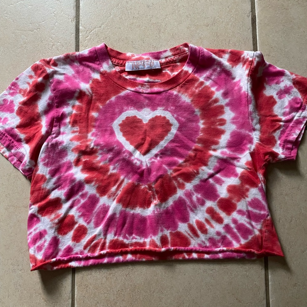Heart tie dye crop